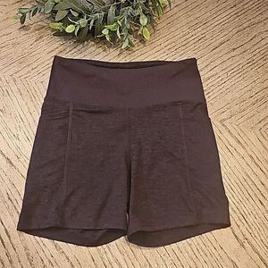 Brown highrise workout shirts size S extendable pockets never worn new no tag